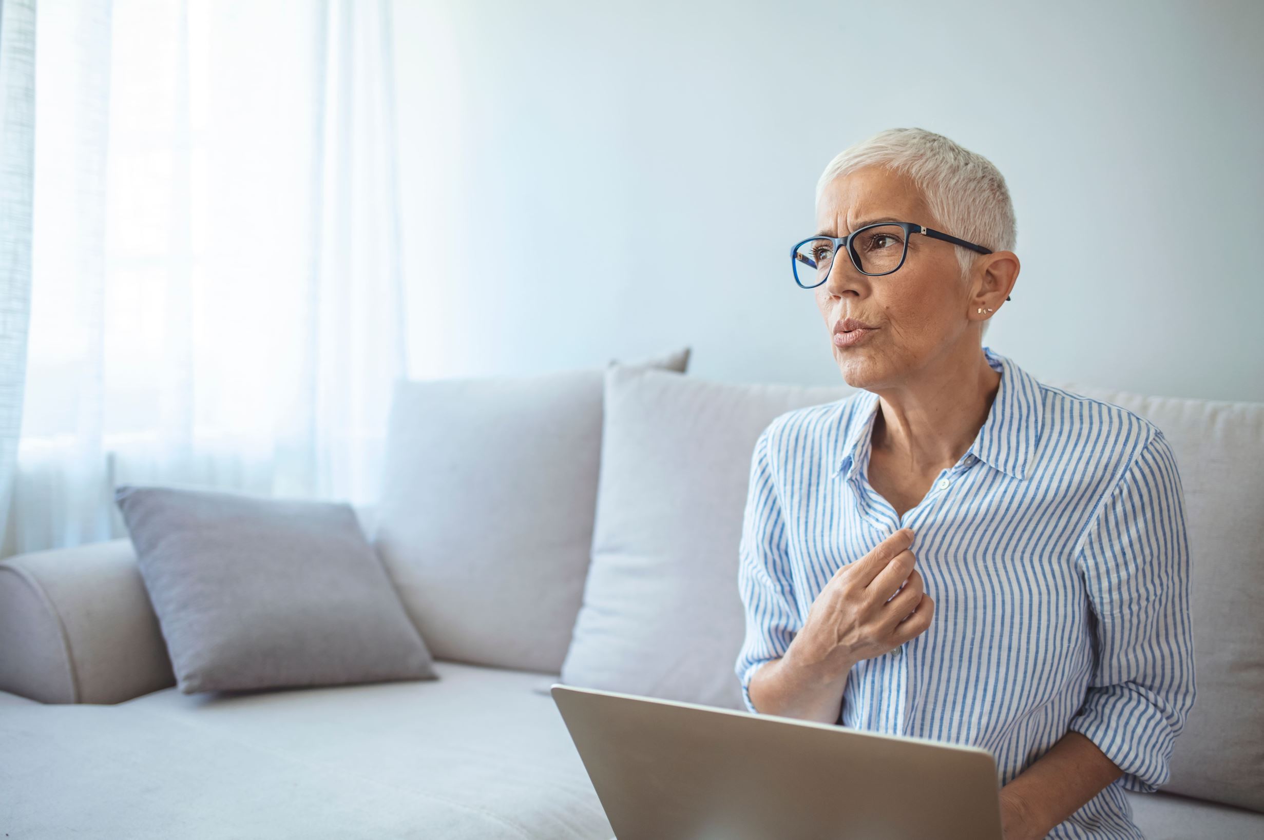 mujer con narcolepsia durante la menopausia