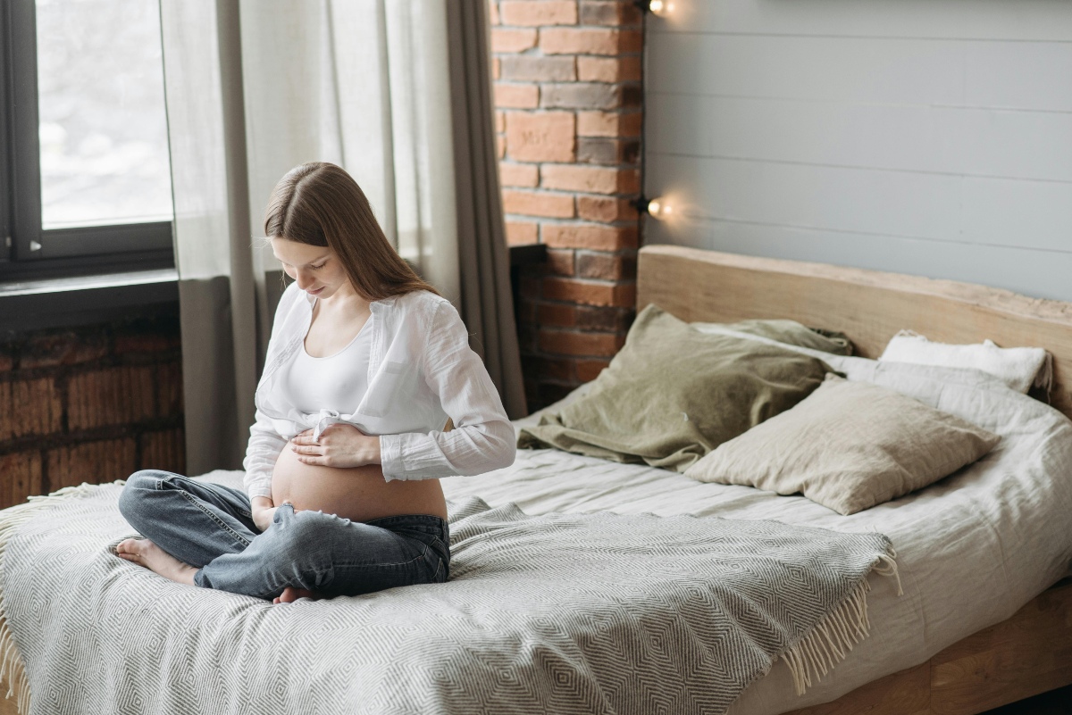 mujer embarazada con psoriasis