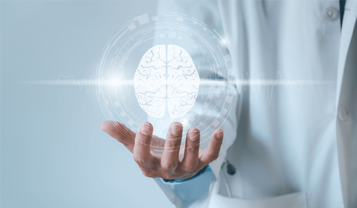 imagen doctor sujetando holograma de cerebro